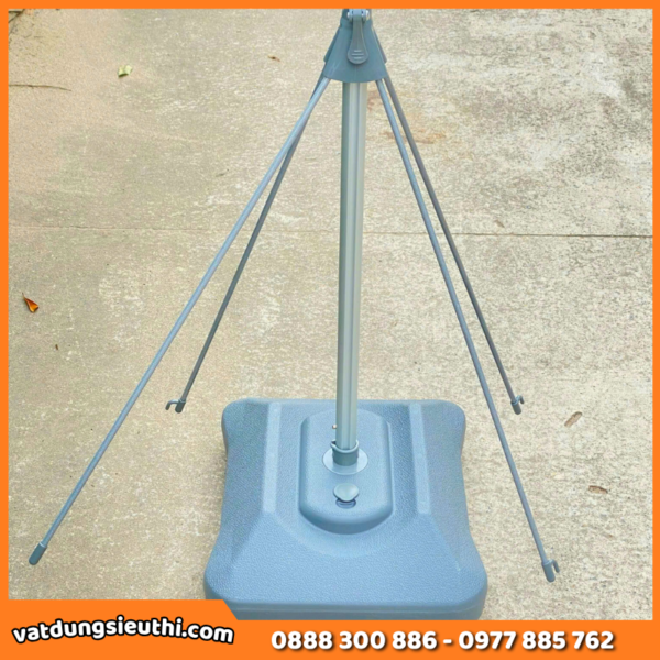 Standee giá chữ X cản gió 2 mặt