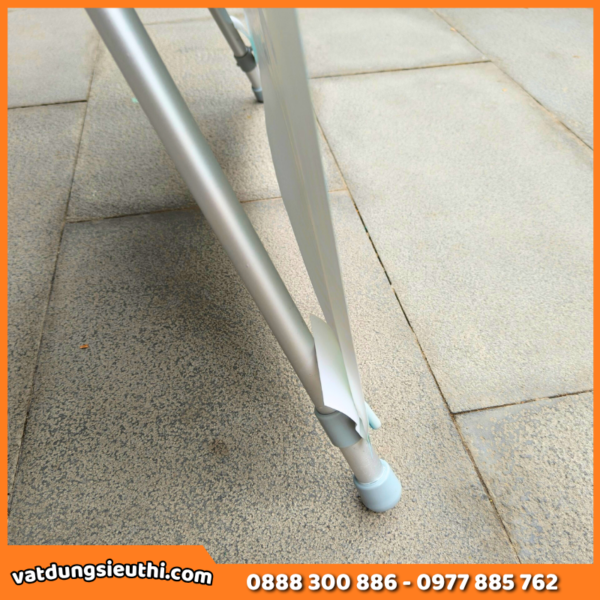 Standee giá chữ X đa năng