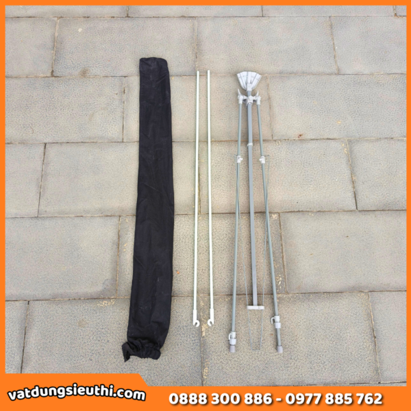 Standee X điều chỉnh kích thước