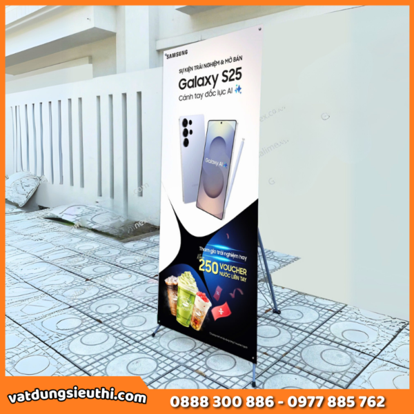 Standee giá chữ X cường lực