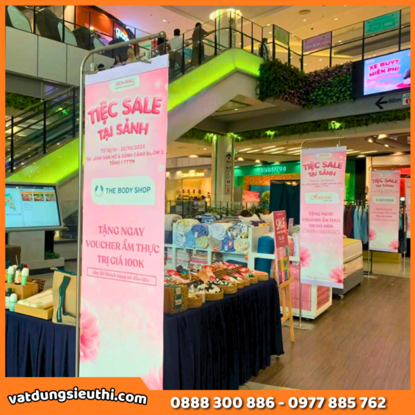 Giá treo poster, kệ trưng bày inox tại siêu thị