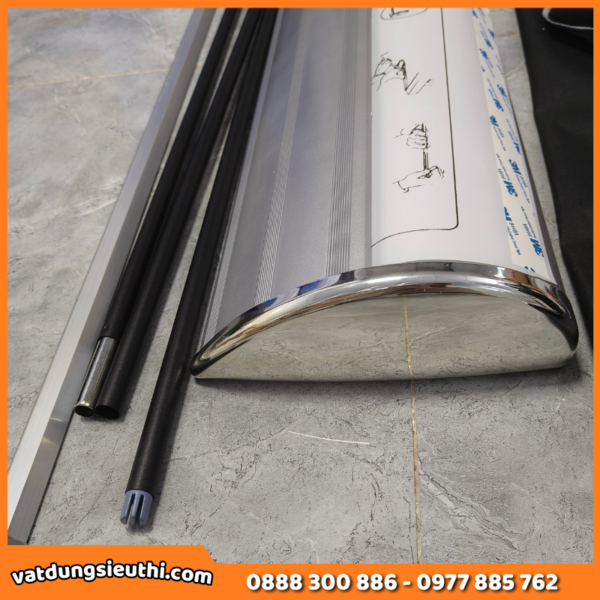 Standee cuốn nhựa hào hoa - Giá cuốn nhựa đế to 1 mặt