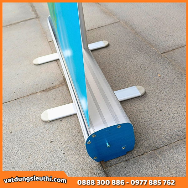 Standee cuốn nhôm tốt – Giá cuốn nhôm cao cấp