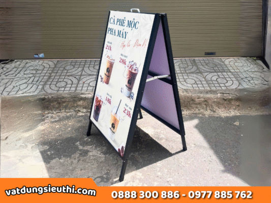 Standee chữ A 2 mặt giá tốt, in poster sắc nét