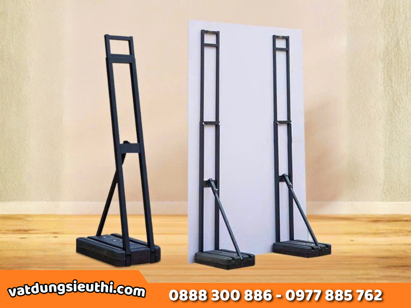 Standee mô hình đế nước: 3 ưu điểm nổi bật